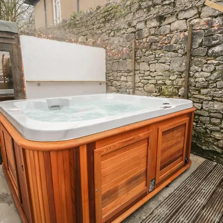 Chestnut Cottage, * Grange-over-Sands