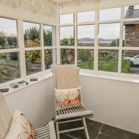 Chestnut Cottage, Holiday home Grange-over-Sands